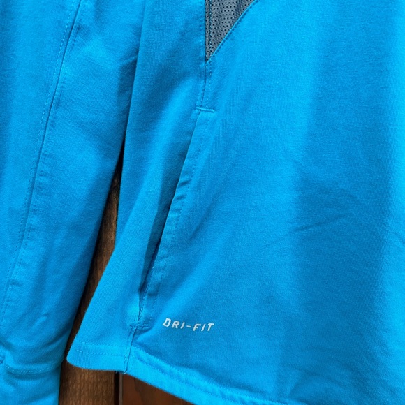 Nike Women’s size small dry-fit blue pullover - Picture 4 of 9